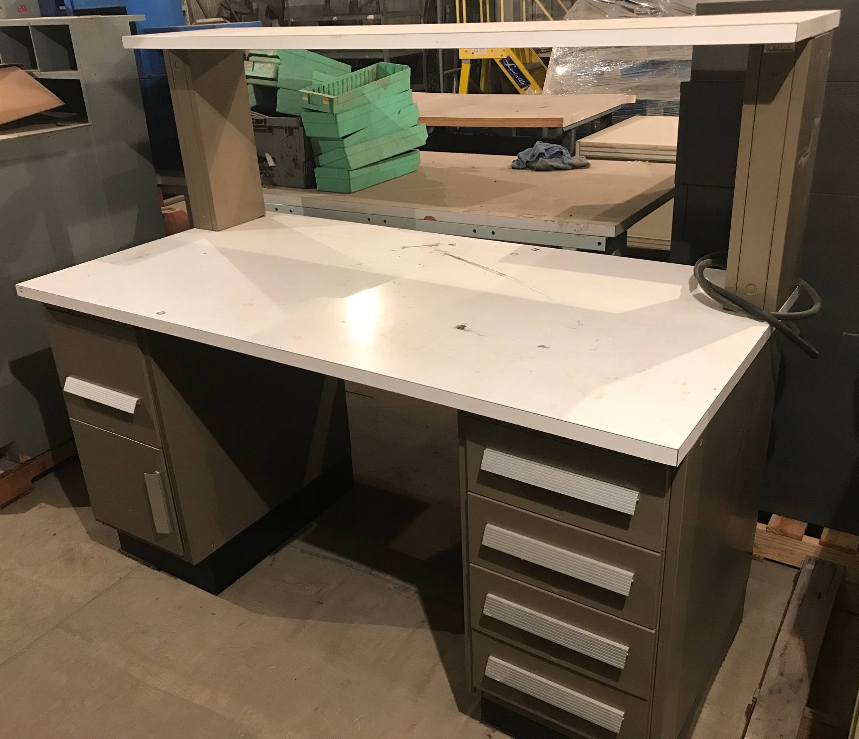 Electrical 30 X66 X35 Workbench W Hutch 2 Sets Of Drawers Doors