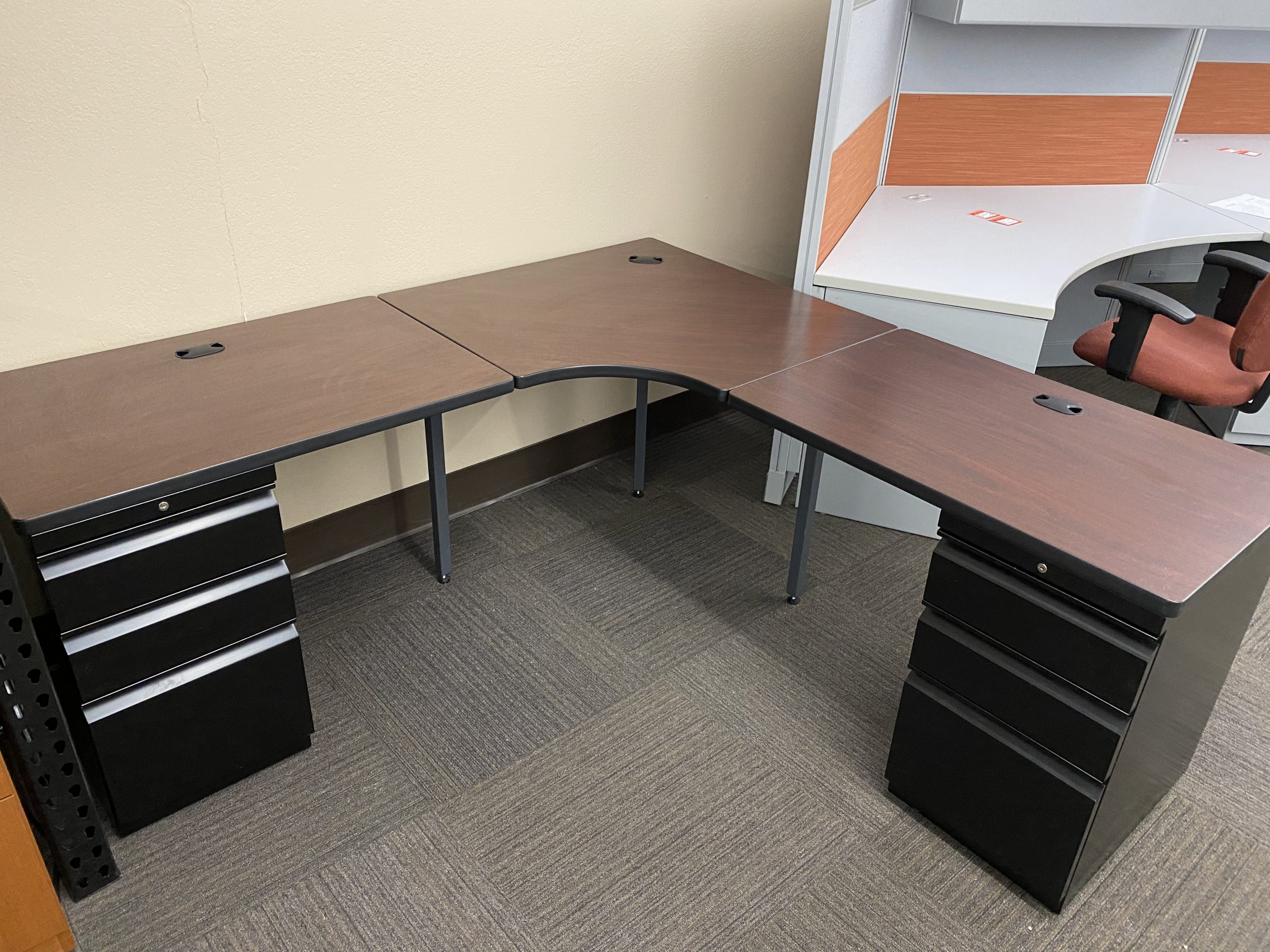 Mahogany Laminate Freestanding Desk Set W 2 Bbf Drawer Pedestals