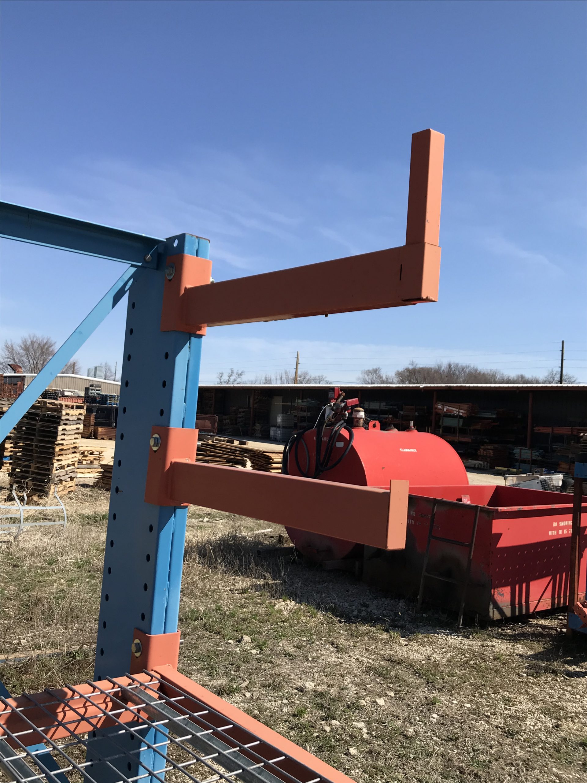 Prest Cantilever rack from a trade show - close up of arms - 4-10-20 ...