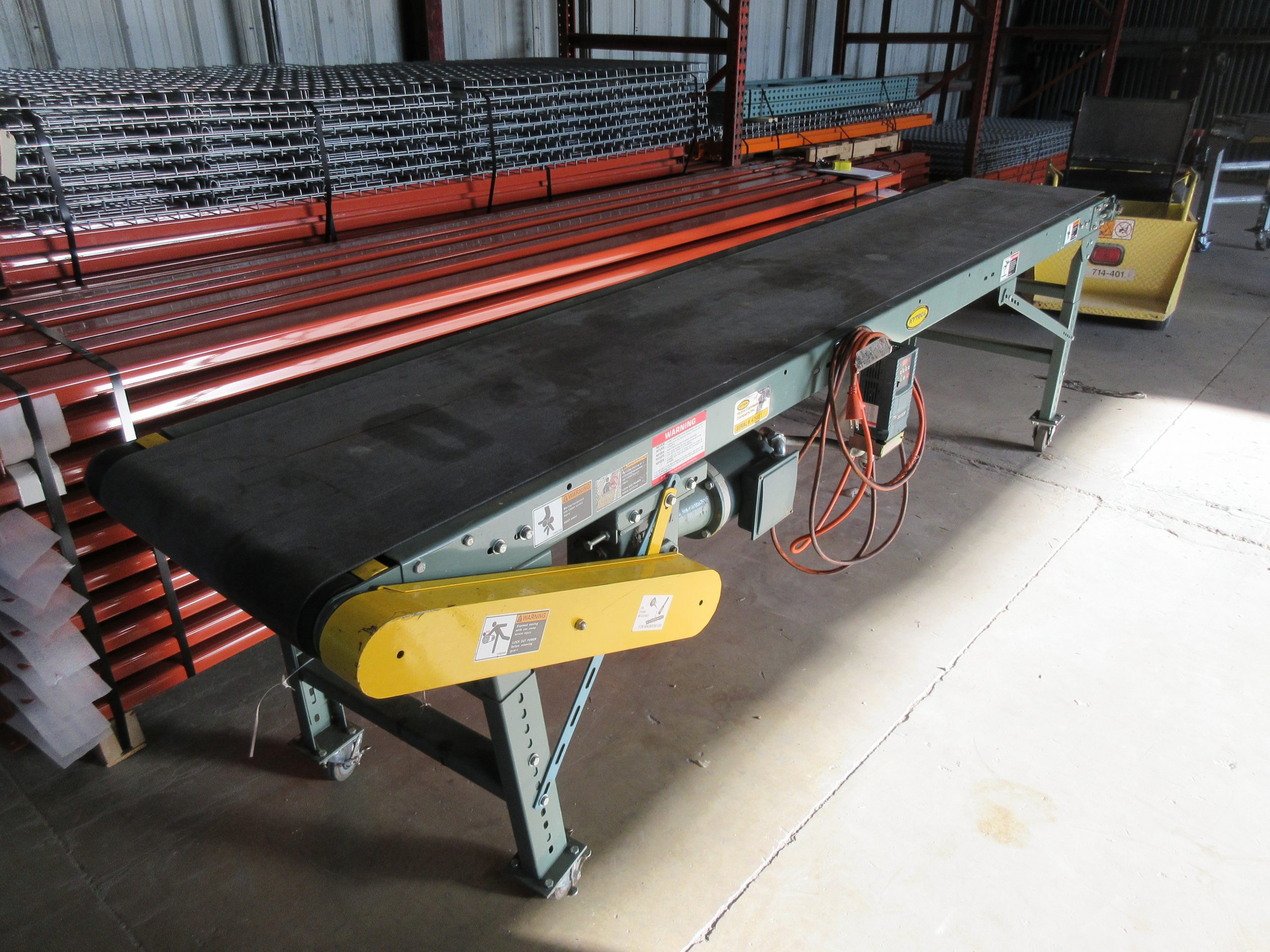 Powered Conveyor / Green Used Welter Storage